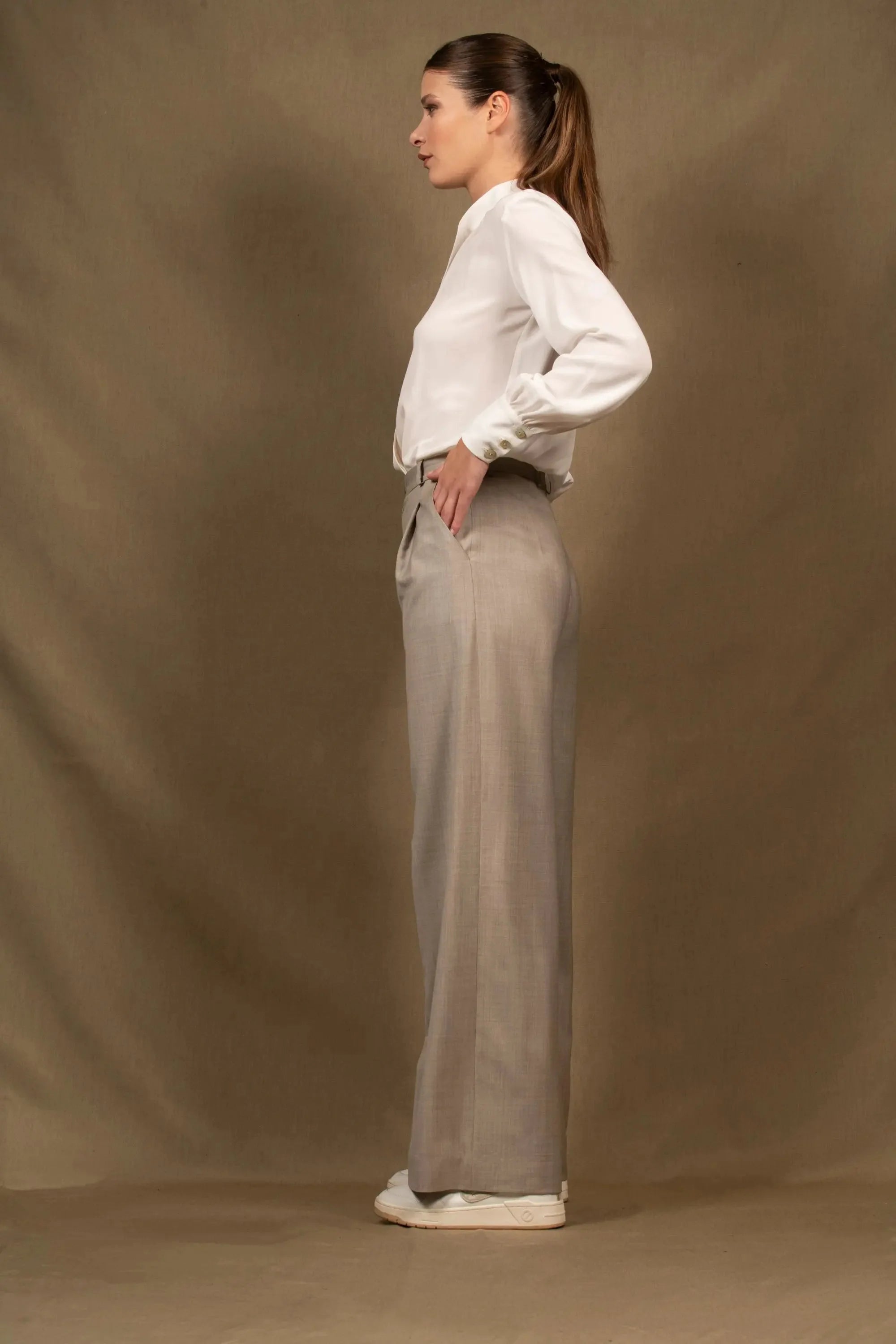 Pantalon Tailleur Large Femme en Laine Gris Clair — Illusion