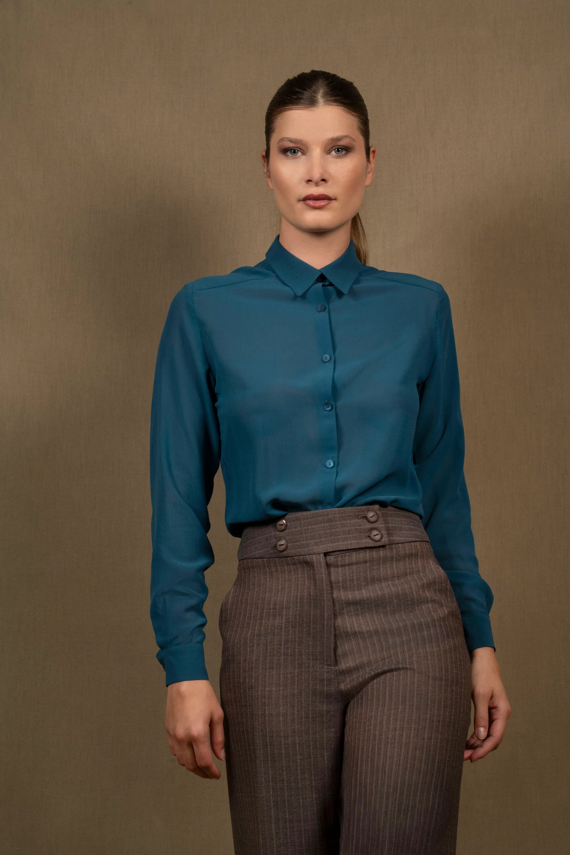 Chemise Femme en Soie Bleu Pétrole — Conception