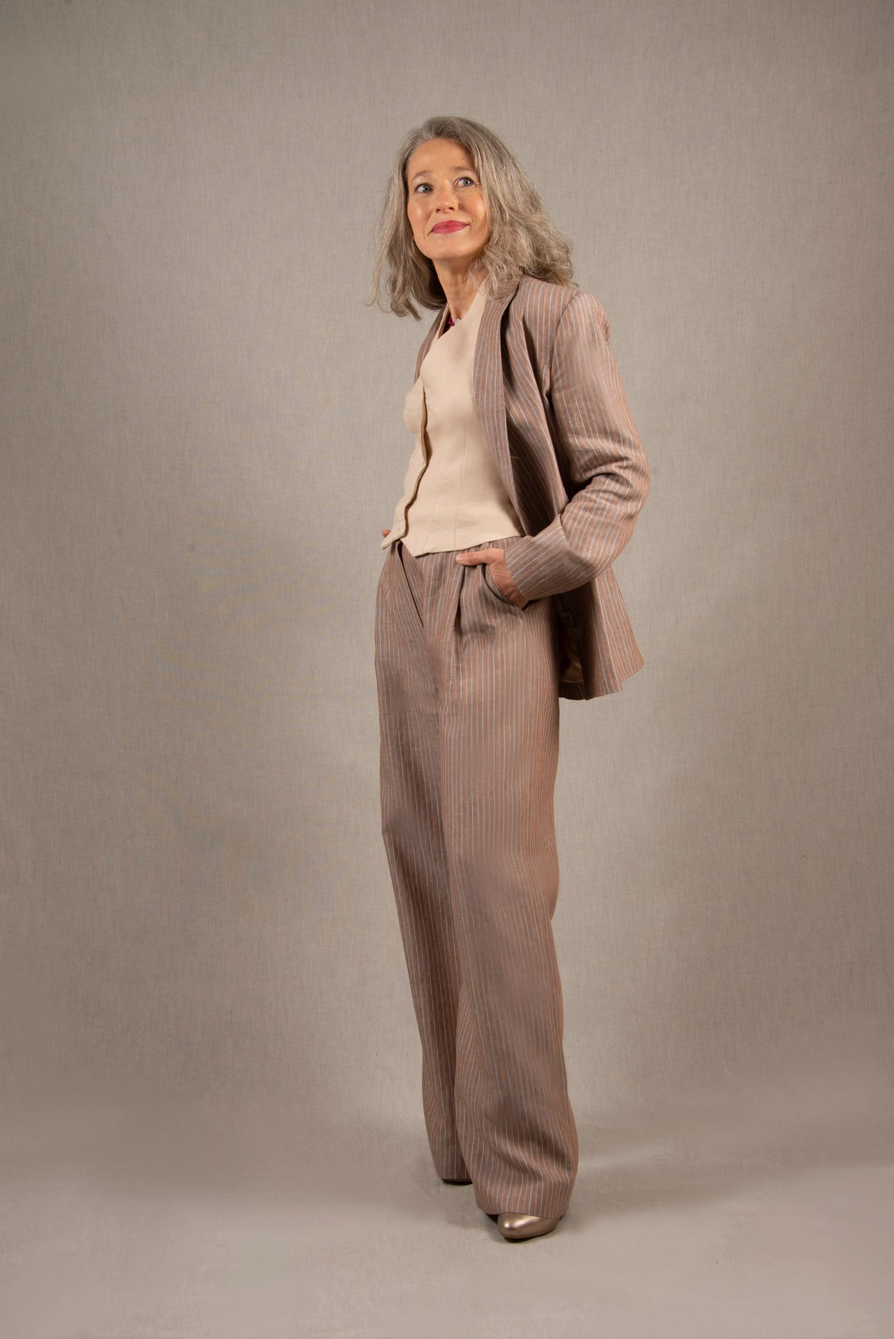 Pantalon Tailleur Femme Large en Lin Marron Rayé – Illusion - My Tailor is Joh - Made in France
