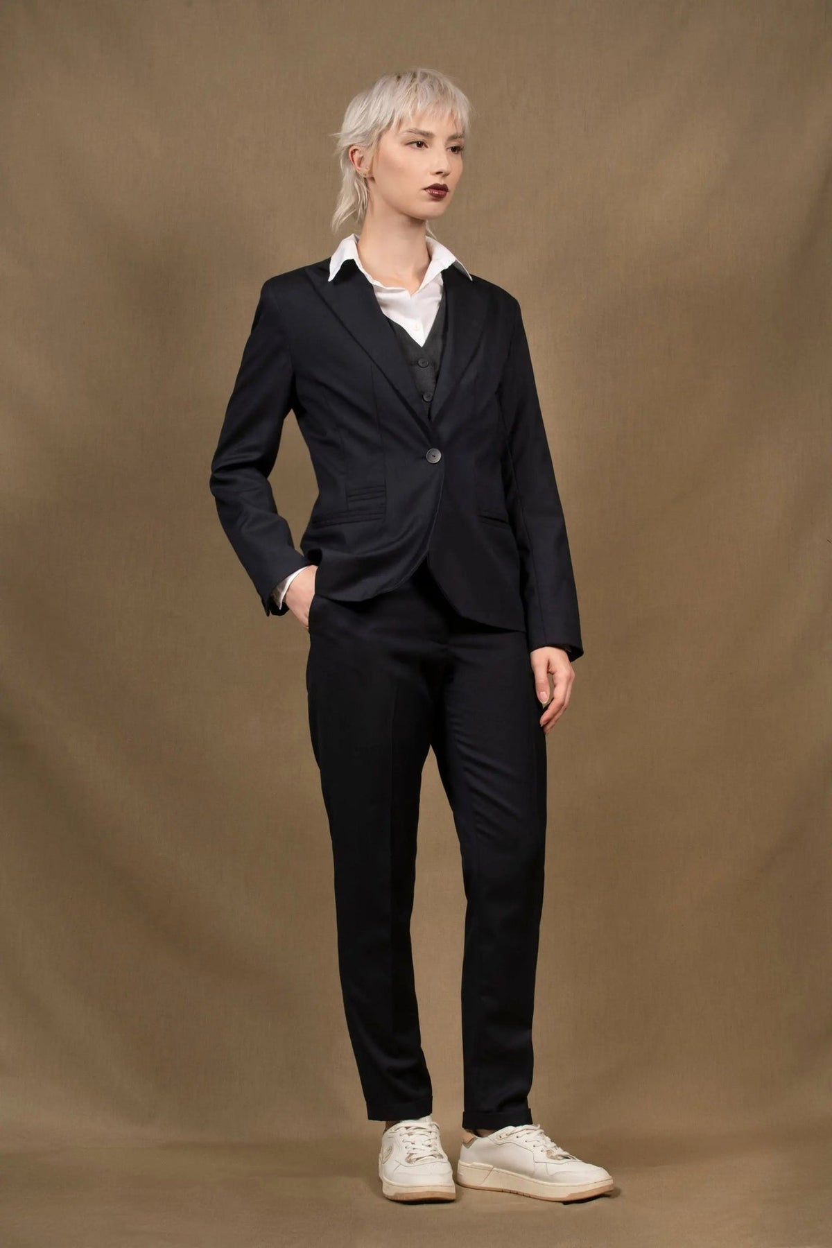 Tailleur Femme Veste Cintrée Pantalon fitté Laine Bleu Marine – Conception - My Tailor is Joh - Made in France