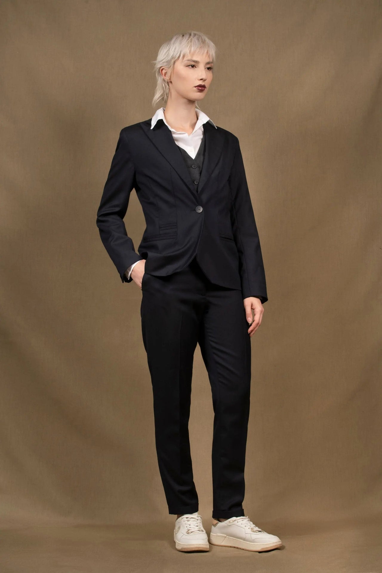 Tailleur Femme Veste Cintrée Pantalon fitté Laine Bleu Marine – Conception - My Tailor is Joh - Made in France