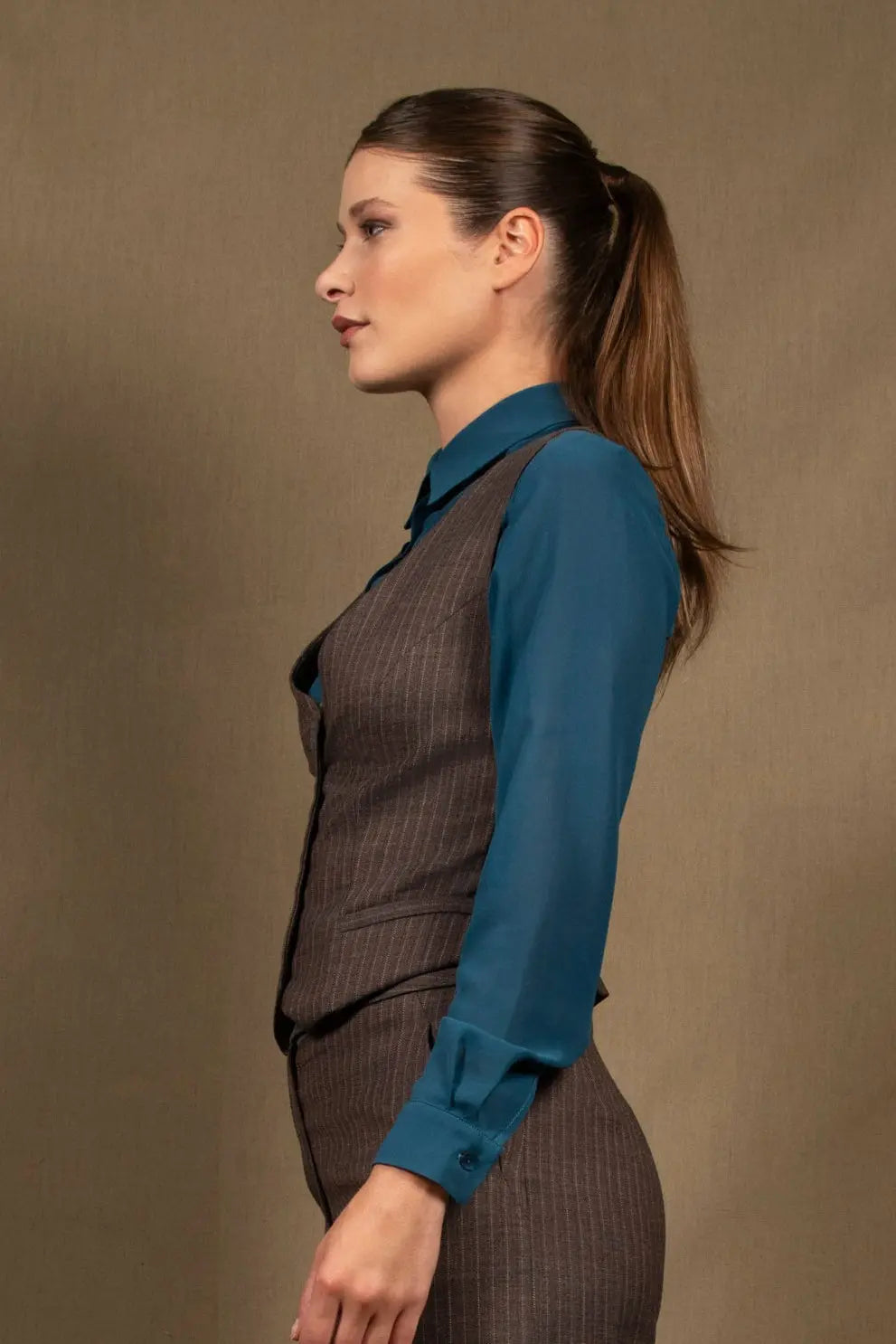 Gilet Tailleur Femme en Laine Marron Rayé — Conception