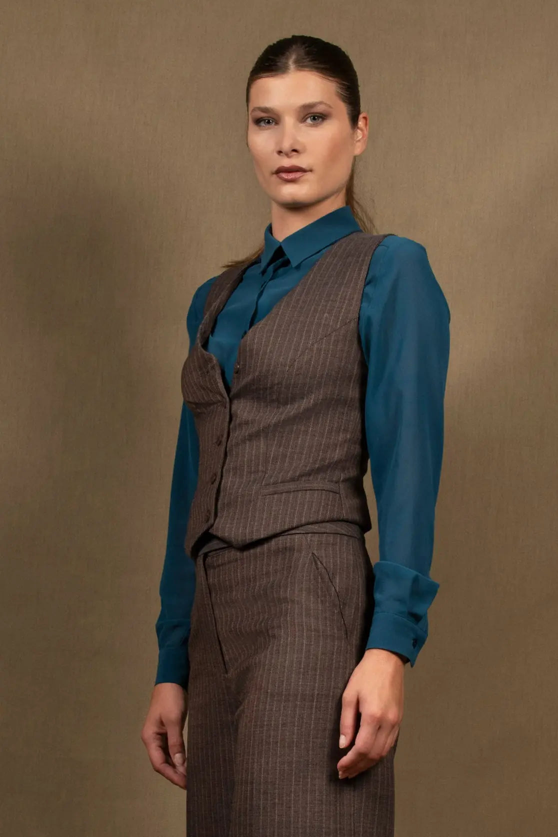 Gilet Tailleur Femme en Laine Marron Rayé — Conception