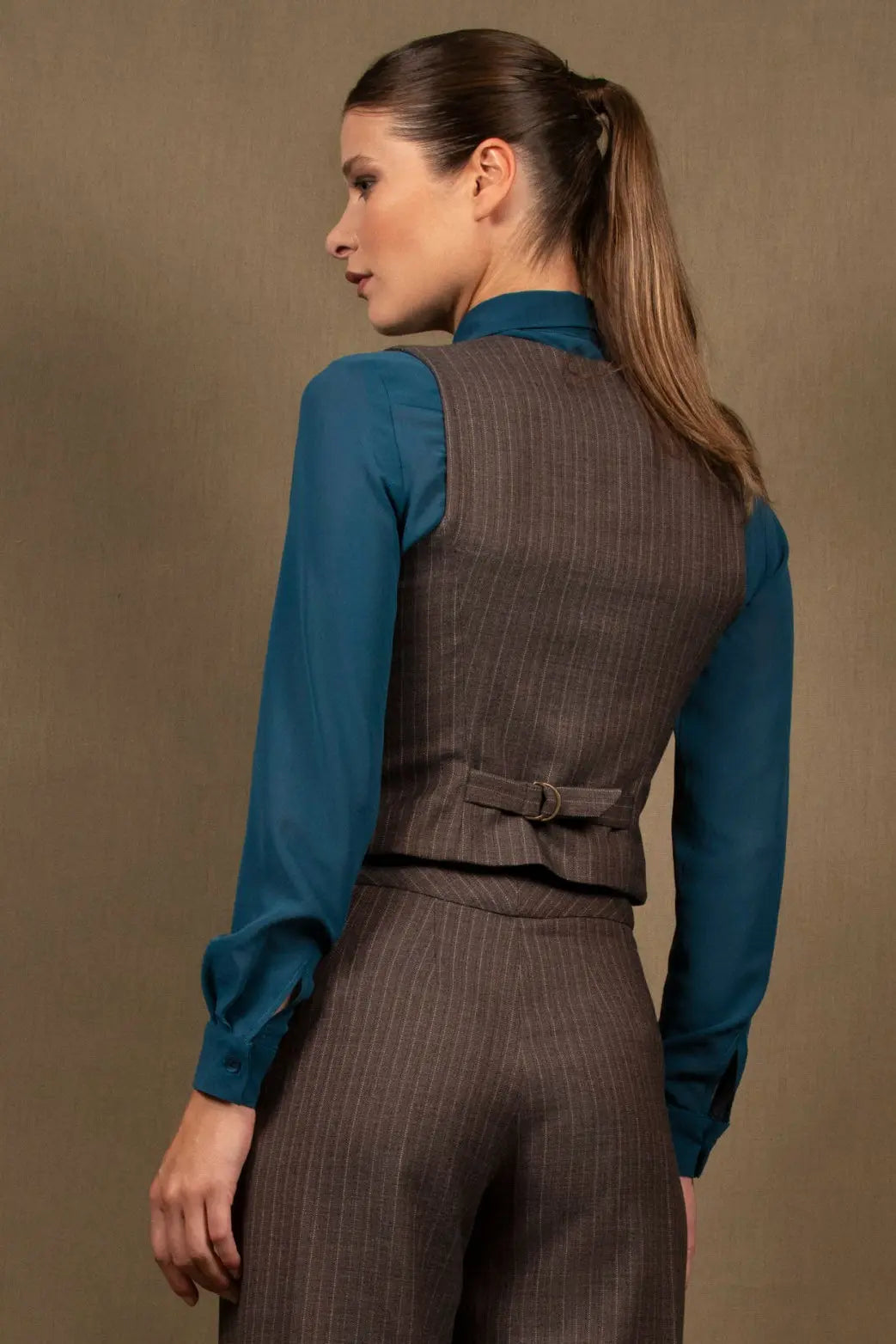 Gilet Tailleur Femme en Laine Marron Rayé — Conception