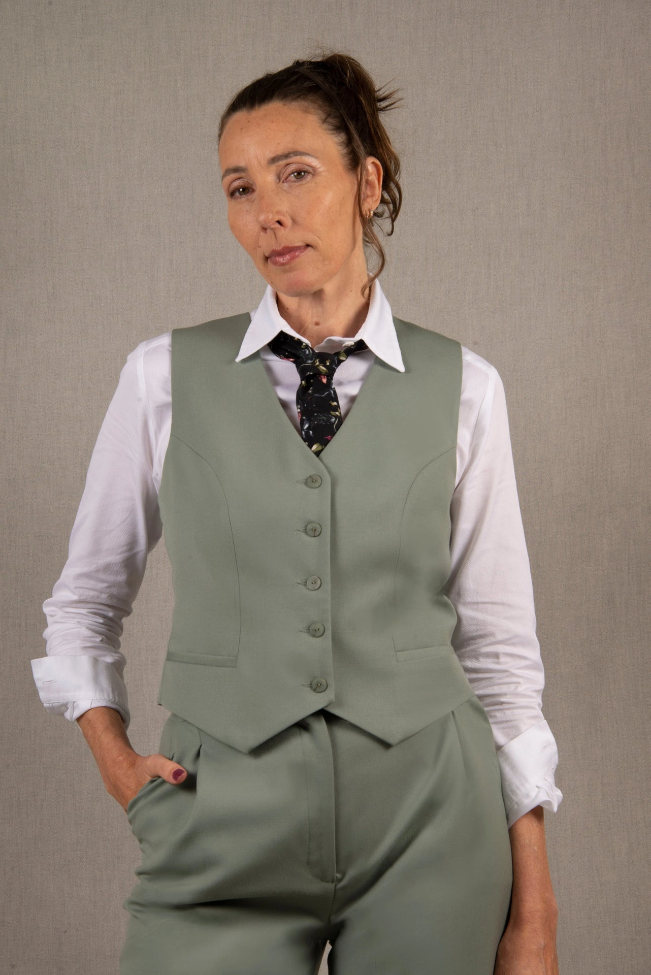 Gilet Tailleur Femme Laine Vert Sauge – Conception - My Tailor is Joh - Made in France