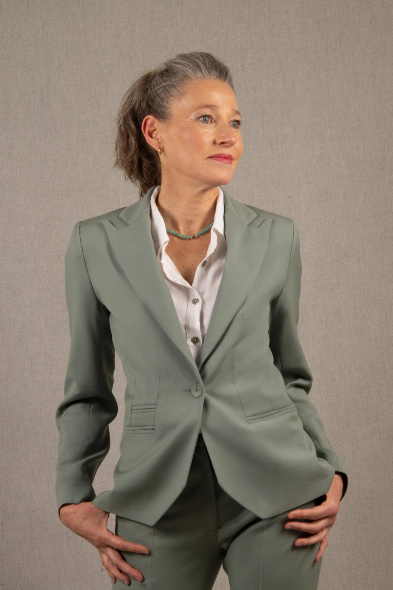 Veste Tailleur Femme Cintrée en Laine Vert Sauge - Conception - My Tailor is Joh - Made in France